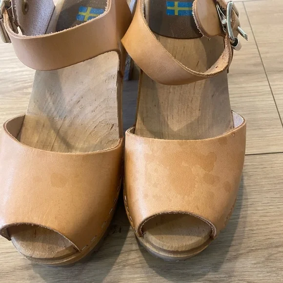 Mia Shoes Tan Leather Clog Sandal with Buckle - Picture 3 of 10